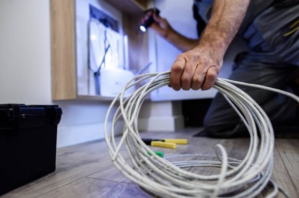 Нужно ли мне заранее проложить проводку в доме для будущих потребностей в интернете?
